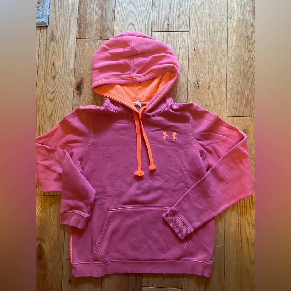 Semi-fitted Under Armour sweatshirt